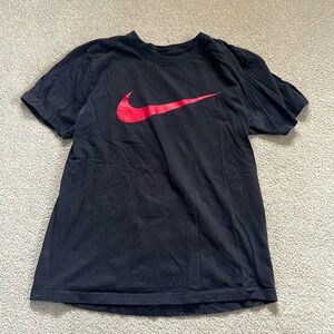Men’s Nike tee black and red size medium